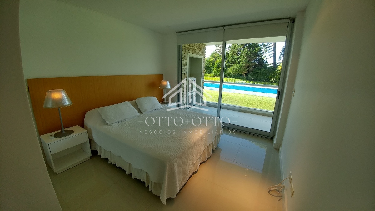 Apartamento ID.24384 - Departamento en complejo de categoría en la zona de Rincon del Indio a pasos del mar. 