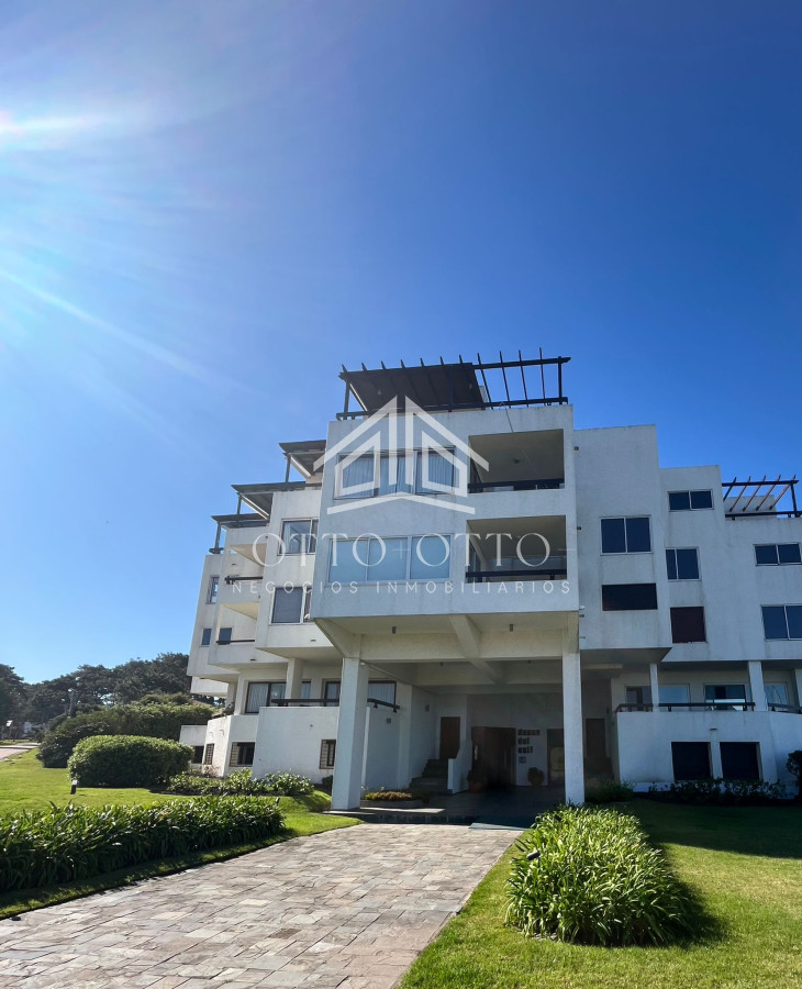 Apartamento ID.28073 - Apartamento en venta primera linea playa brava de 4 dormitorios