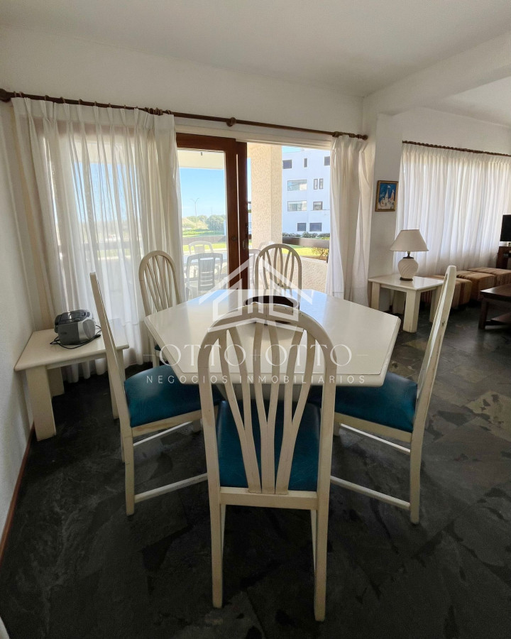 Apartamento ID.28073 - Apartamento en venta primera linea playa brava de 4 dormitorios
