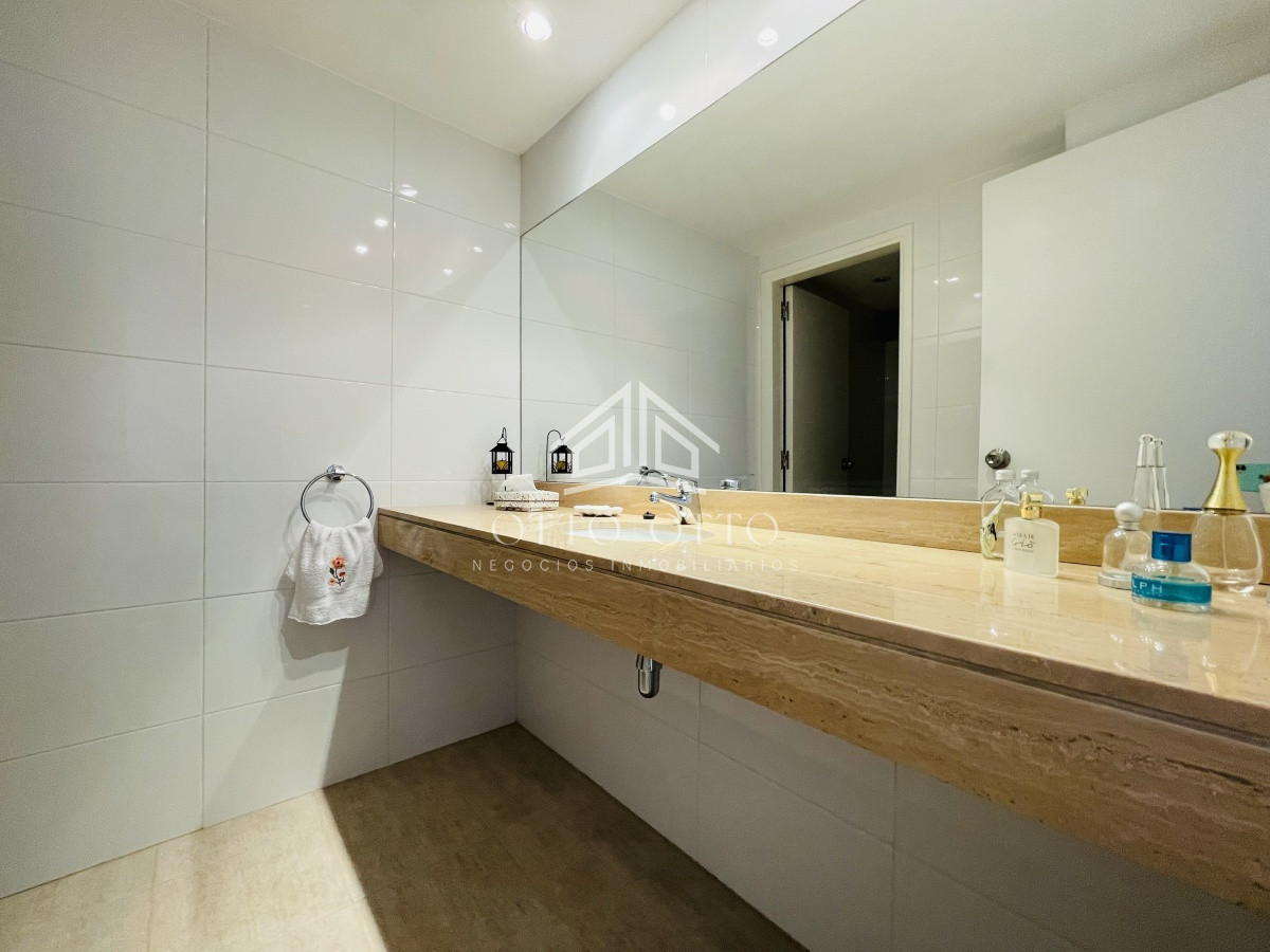 Apartamento ID.25525 - Hermoso apartamento de 3 dormitorios más dependencia de servicio a la venta
