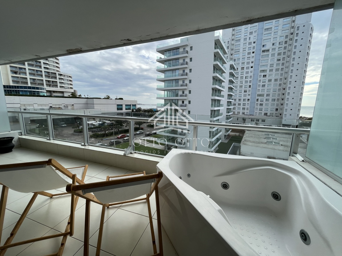 Apartamento ID.10853 - Apartamento en venta, 2 dormitorios en Playa Mansa. Punta del Este
