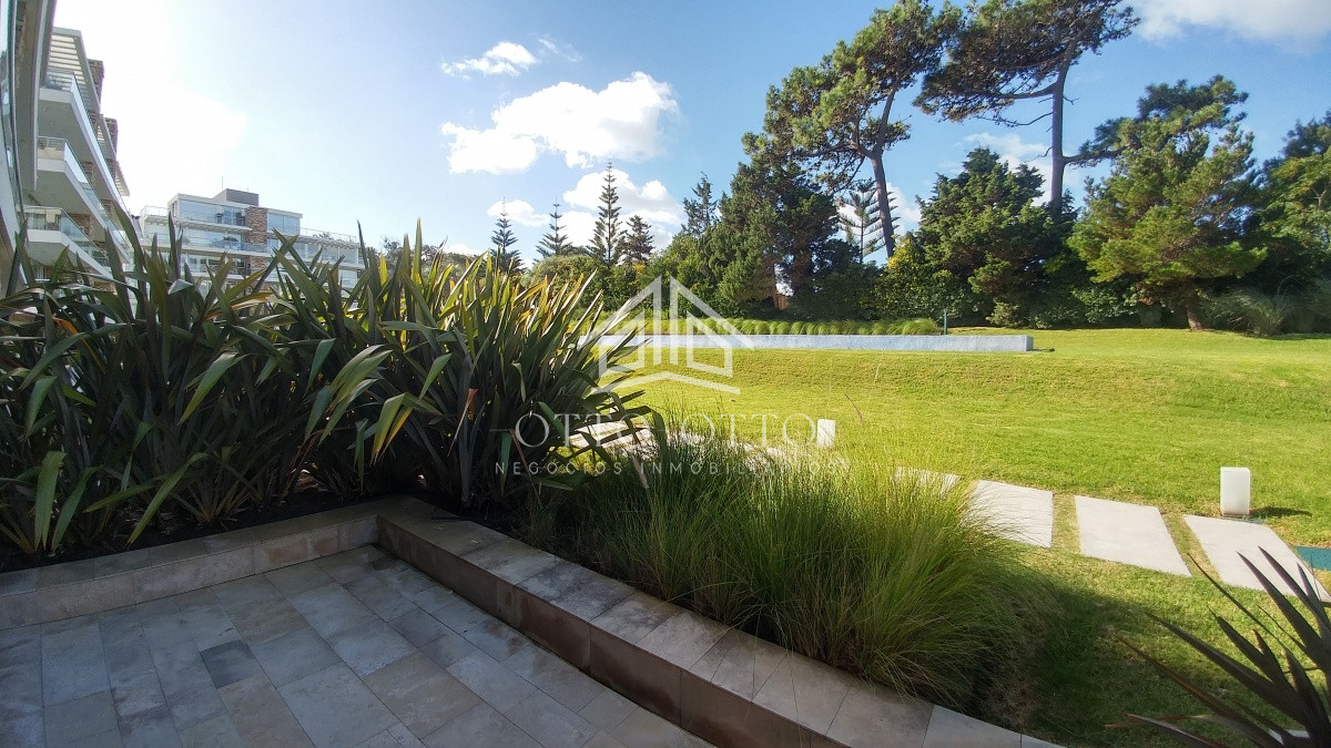 Apartamento ID.24384 - Departamento en complejo de categoría en la zona de Rincon del Indio a pasos del mar. 