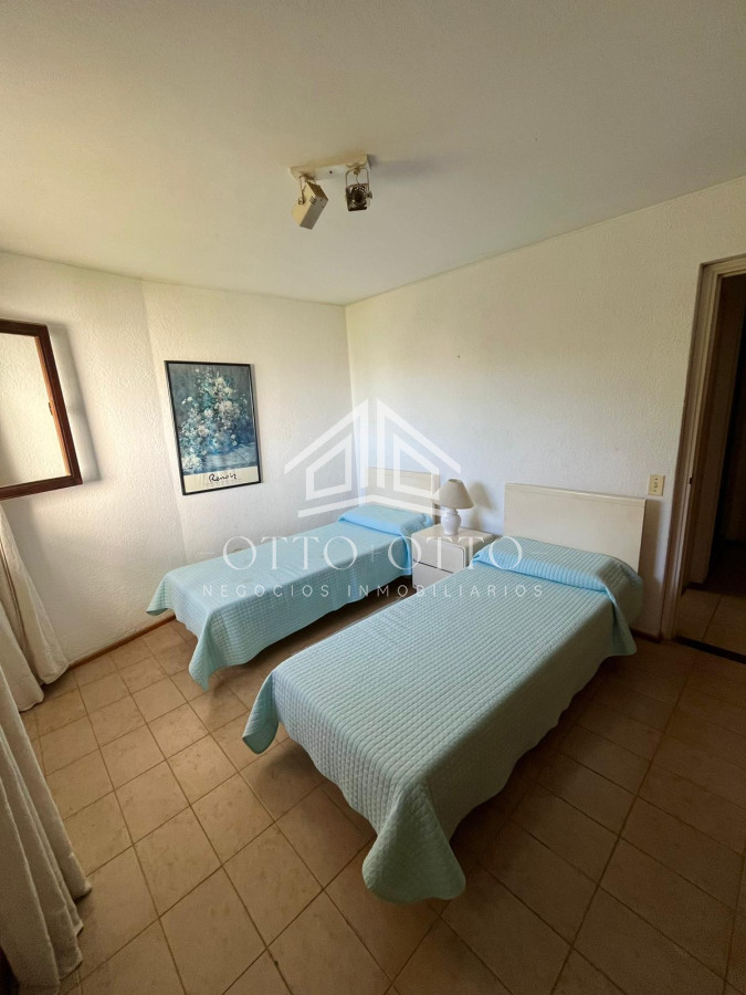 Apartamento ID.28073 - Apartamento en venta primera linea playa brava de 4 dormitorios
