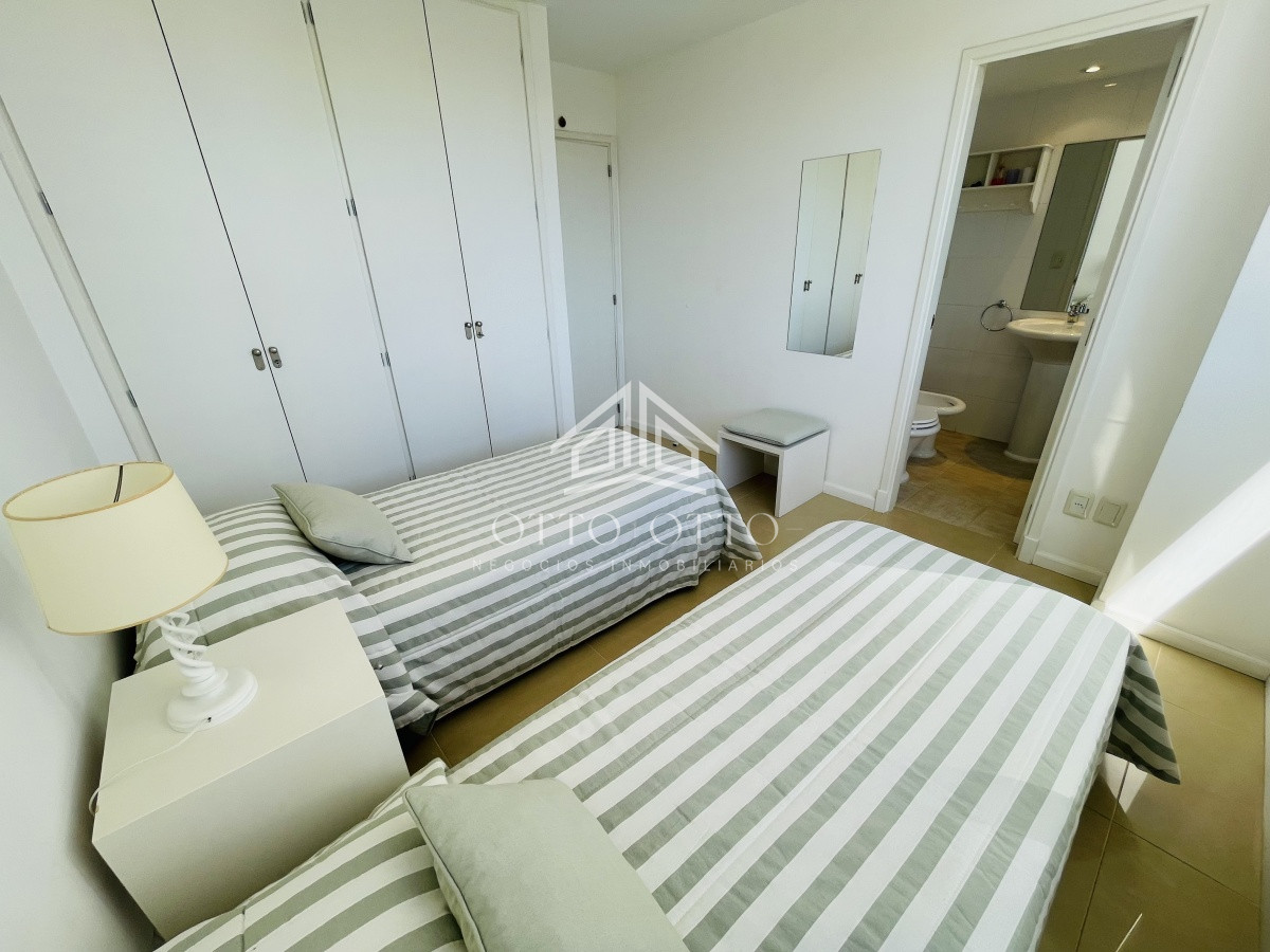 Apartamento ID.25525 - Hermoso apartamento de 3 dormitorios más dependencia de servicio a la venta