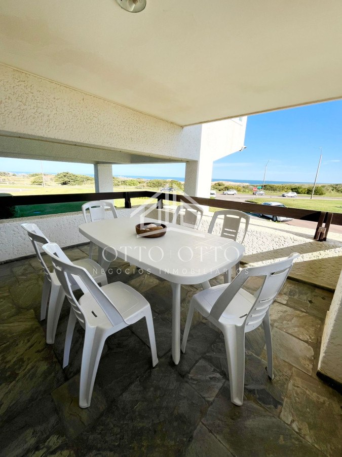 Apartamento ID.28073 - Apartamento en venta primera linea playa brava de 4 dormitorios