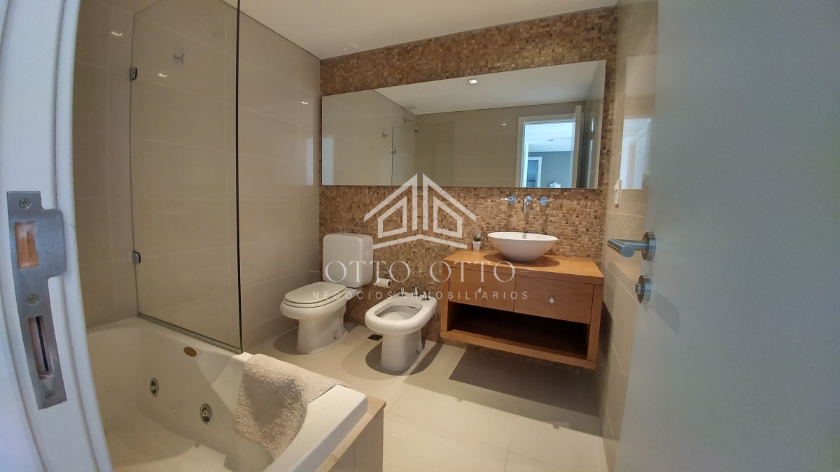 Apartamento ID.24384 - Departamento en complejo de categoría en la zona de Rincon del Indio a pasos del mar. 