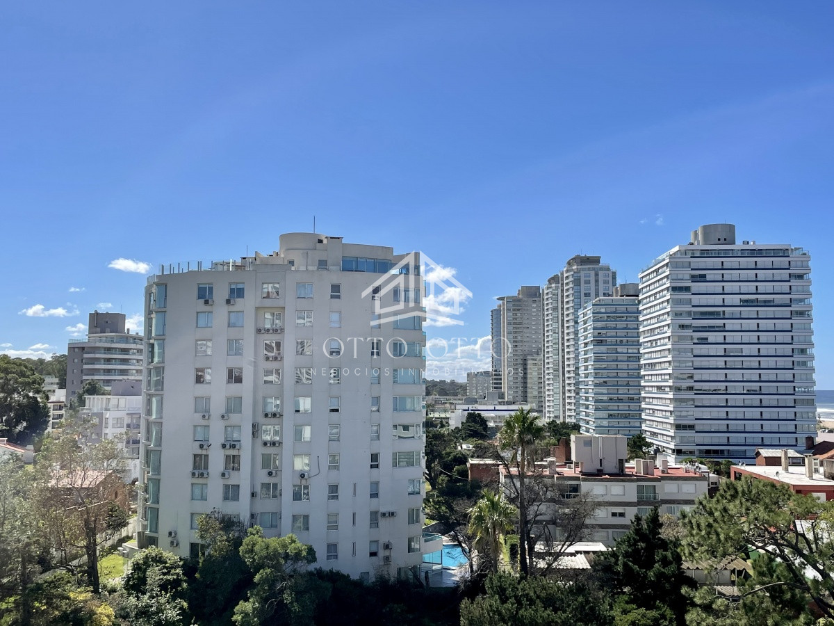 Apartamento ID.25525 - Hermoso apartamento de 3 dormitorios más dependencia de servicio a la venta