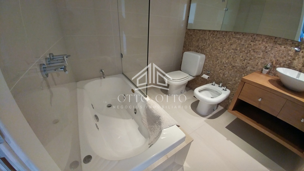 Apartamento ID.24384 - Departamento en complejo de categoría en la zona de Rincon del Indio a pasos del mar. 