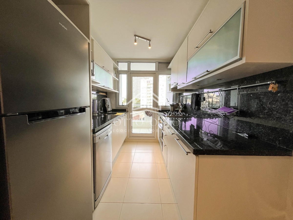Apartamento ID.10853 - Apartamento en venta, 2 dormitorios en Playa Mansa. Punta del Este