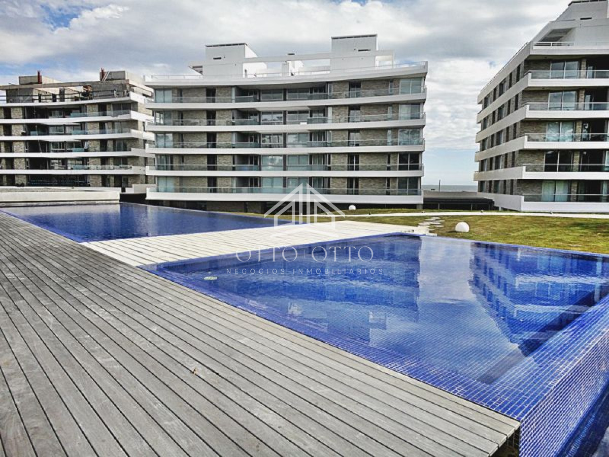 Apartamento ID.1147 - Apartamento en venta Playa Mansa 3 dormitorios