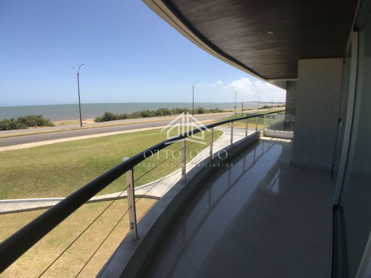 Apartamento ID.1148 - Apartamento en venta Playa Mansa 3 dormitorios