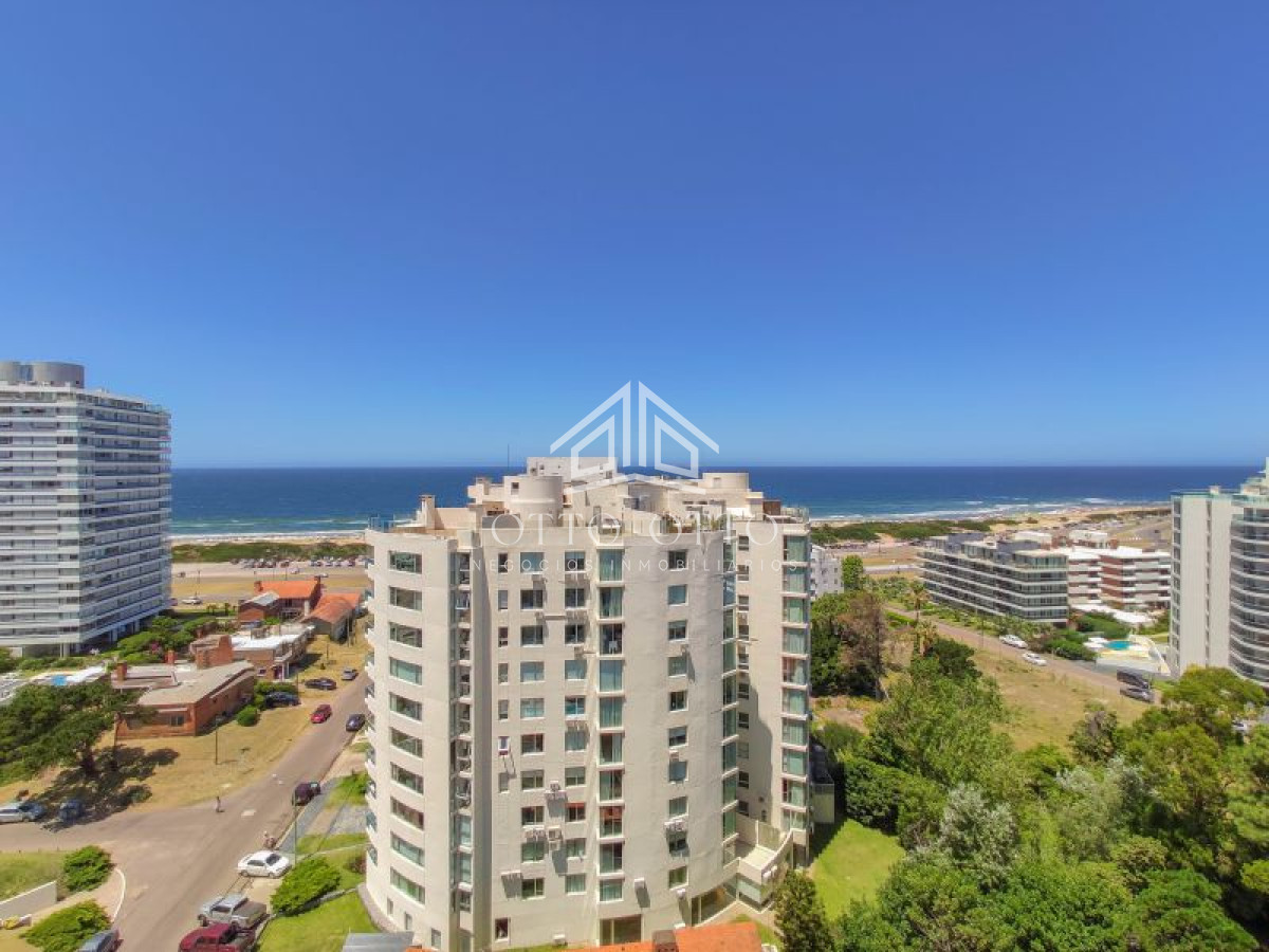 Apartamento ID.5136 - Apartamento en venta 3 dormitorios, en Punta del Este 
