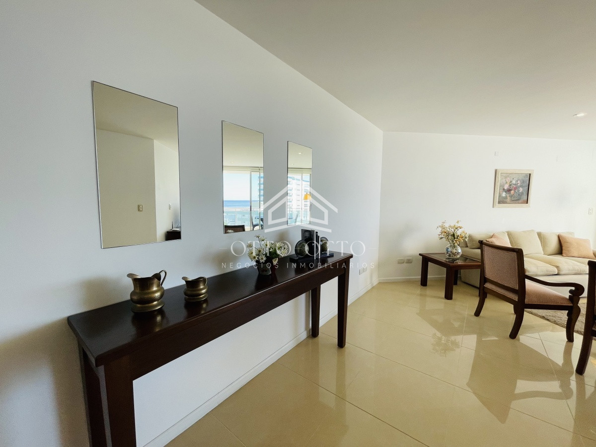 Apartamento ID.25525 - Hermoso apartamento de 3 dormitorios más dependencia de servicio a la venta