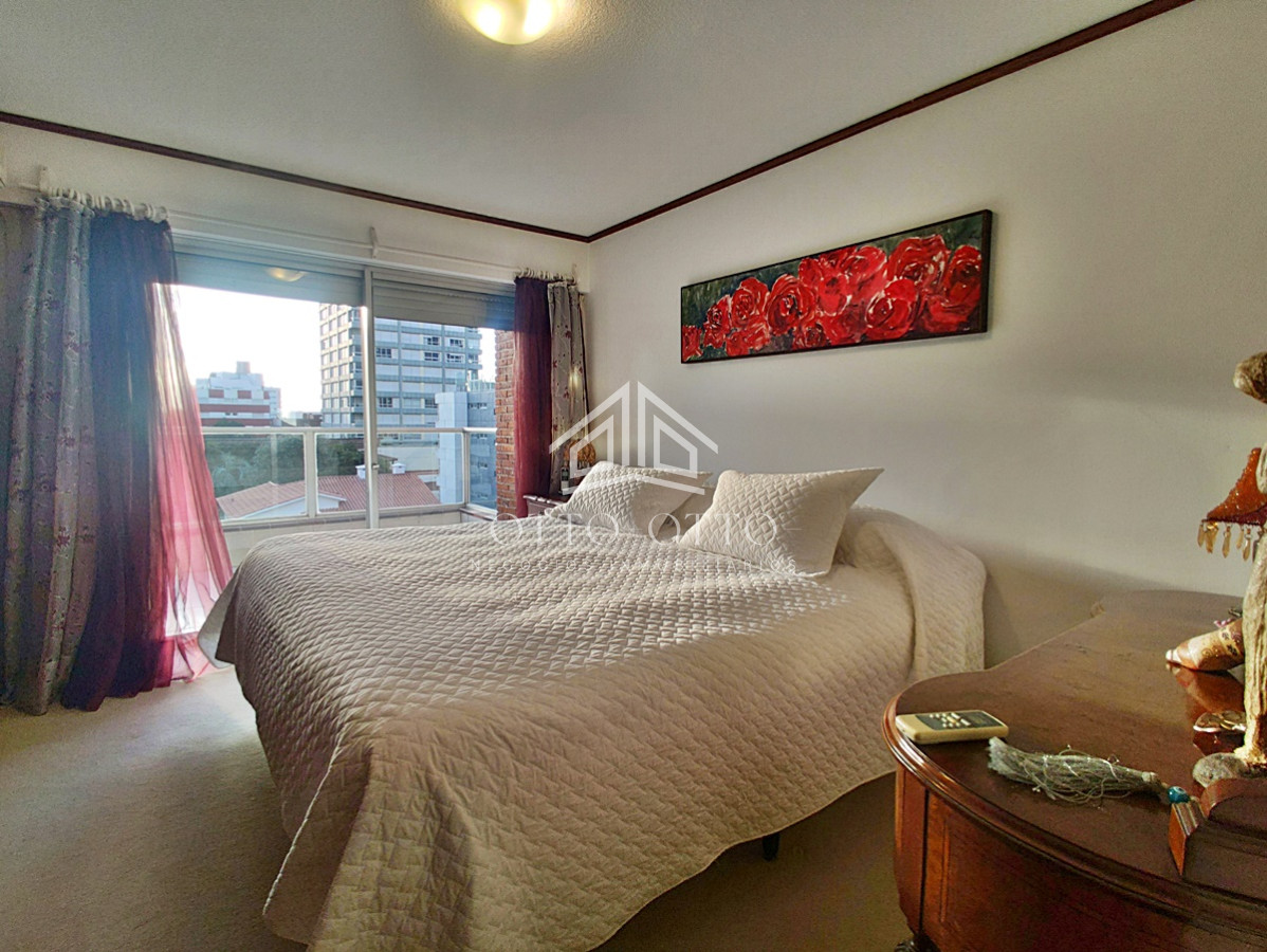 Apartamento ID.24372 - Venta Apartamento 3 dormitorios primera línea en Península