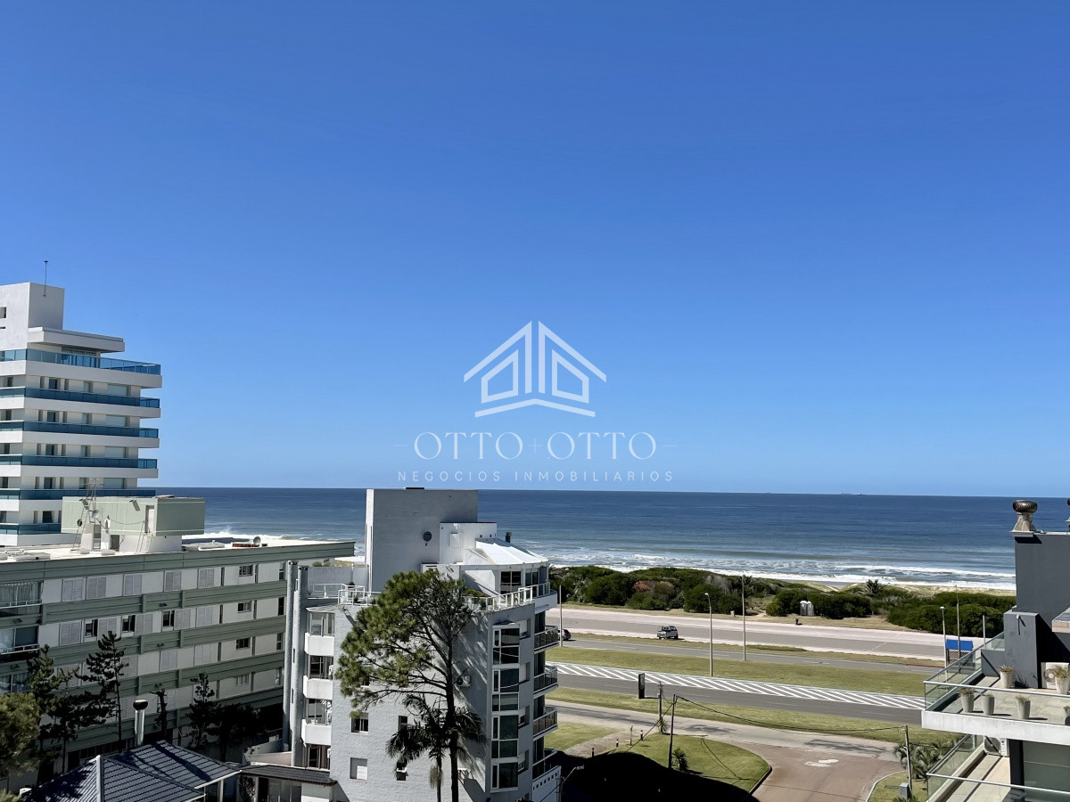 Apartamento ID.25525 - Hermoso apartamento de 3 dormitorios más dependencia de servicio a la venta