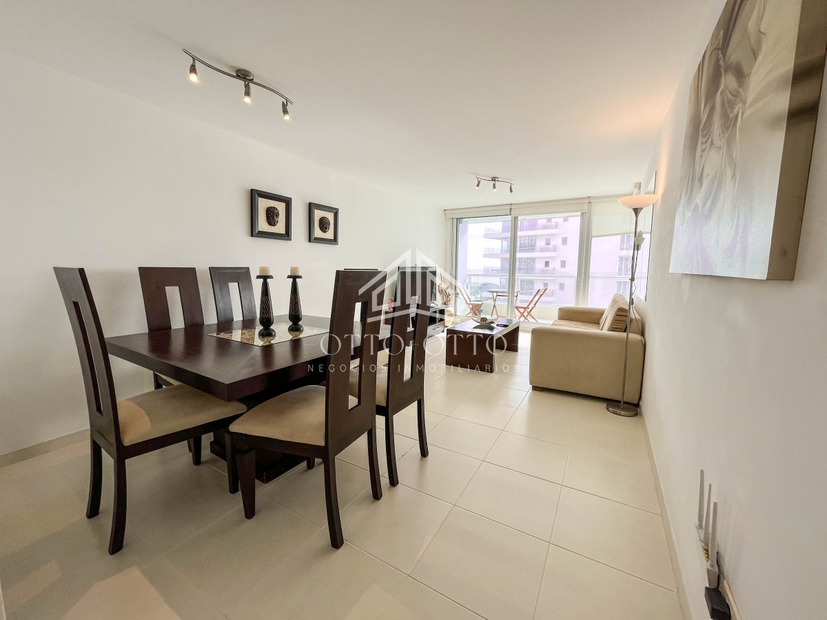 Apartamento ID.10853 - Apartamento en venta, 2 dormitorios en Playa Mansa. Punta del Este