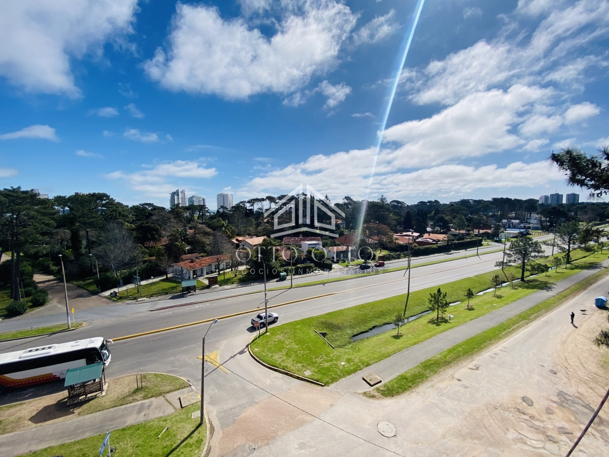 Apartamento ID.27179 - Excelente apartamento de 3 dormitorios, gastos bajos y muy bien ubicado