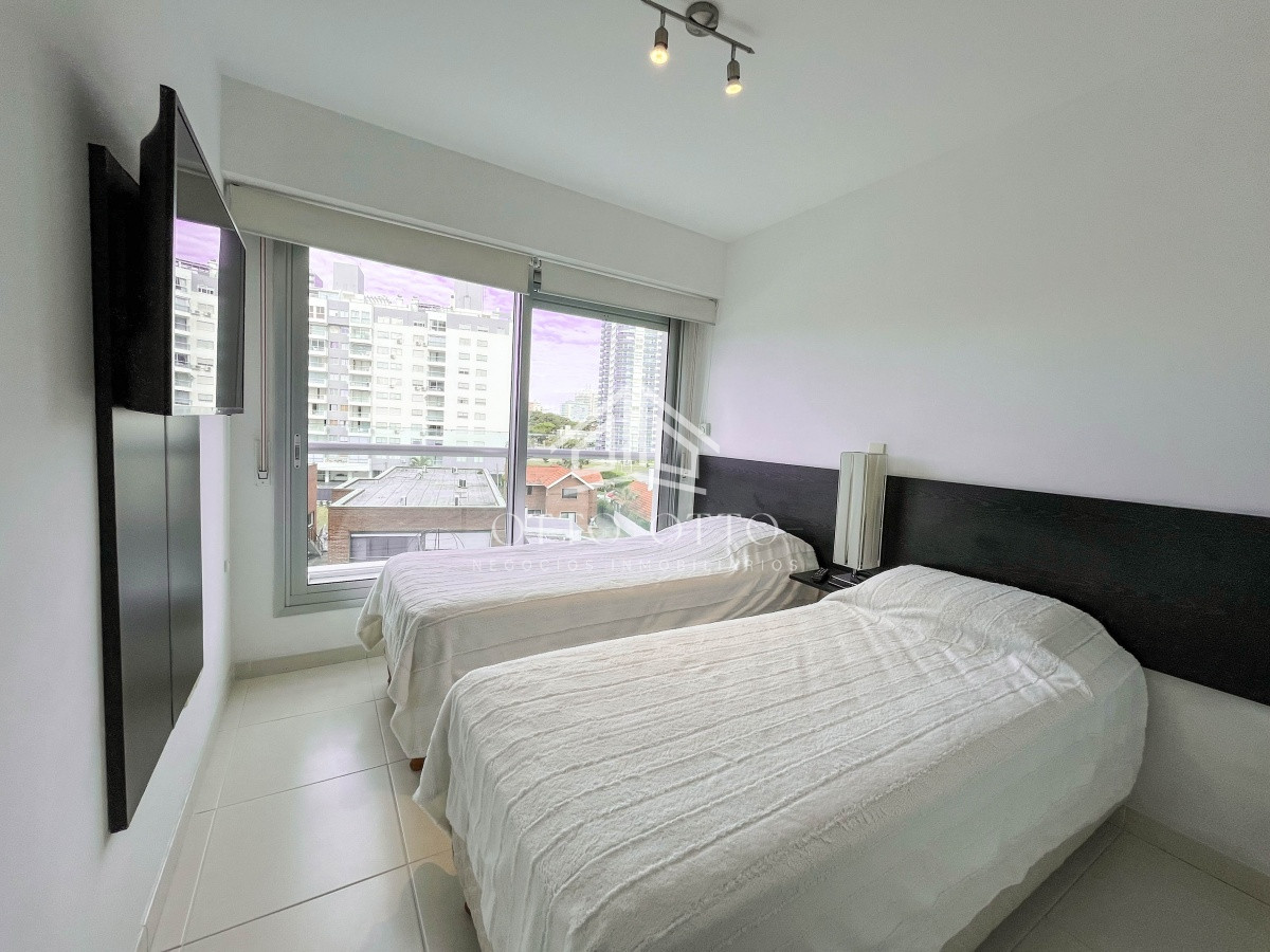 Apartamento ID.10853 - Apartamento en venta, 2 dormitorios en Playa Mansa. Punta del Este