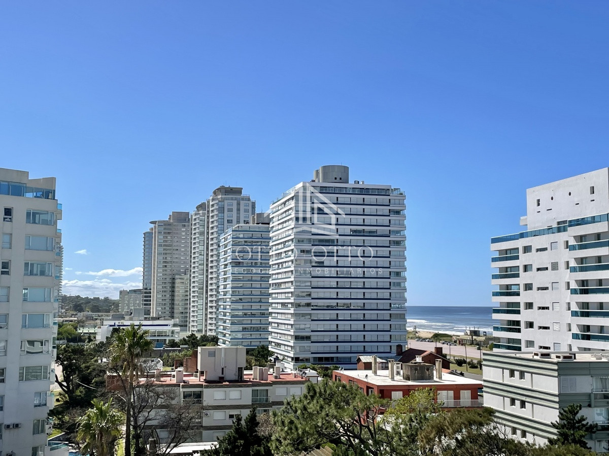 Apartamento ID.25525 - Hermoso apartamento de 3 dormitorios más dependencia de servicio a la venta