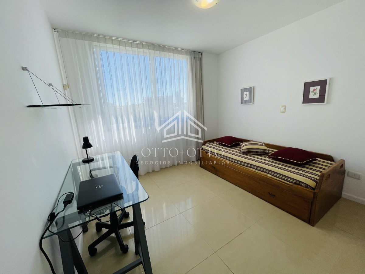 Apartamento ID.25525 - Hermoso apartamento de 3 dormitorios más dependencia de servicio a la venta