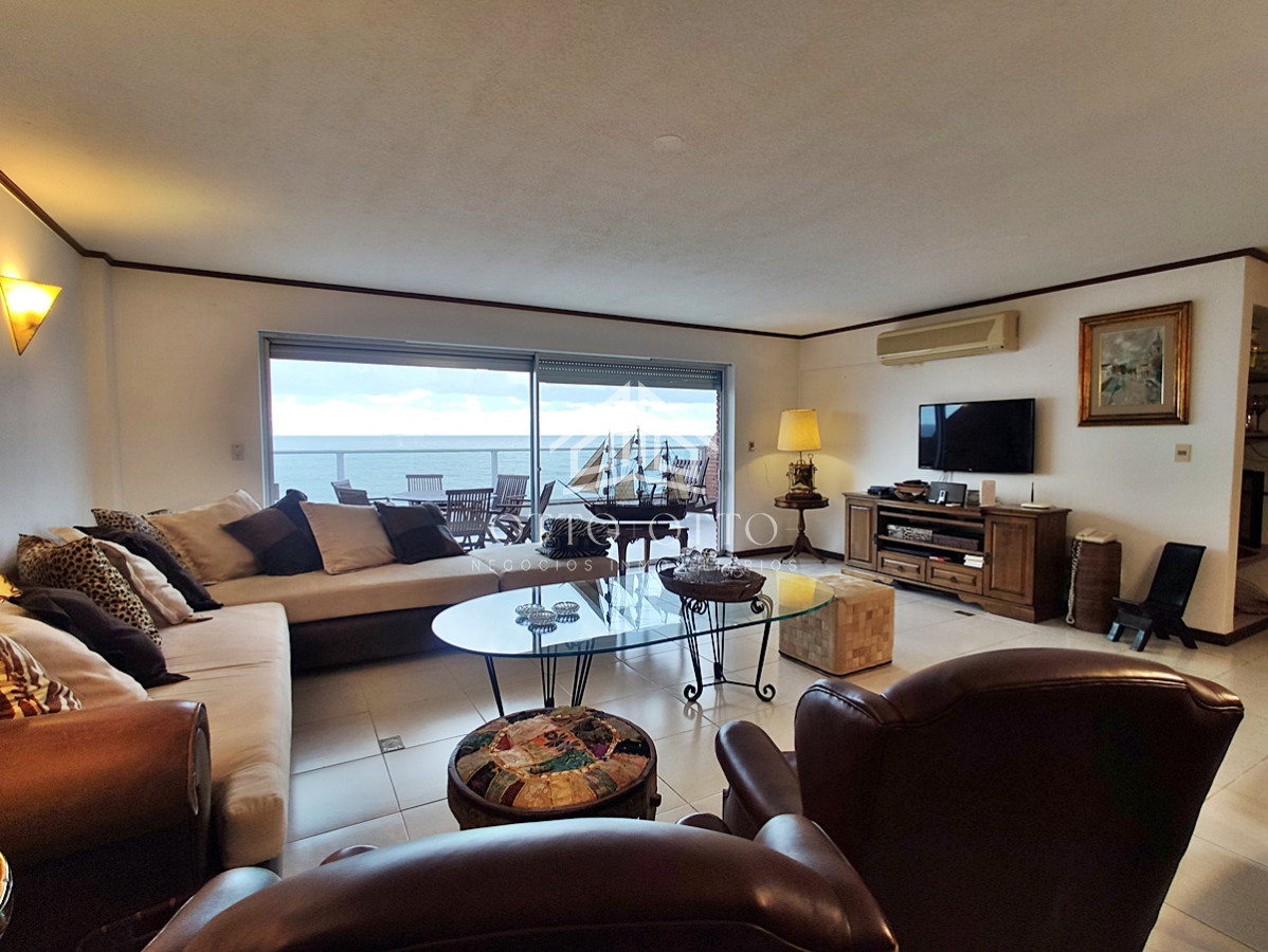 Apartamento ID.24372 - Venta Apartamento 3 dormitorios primera línea en Península