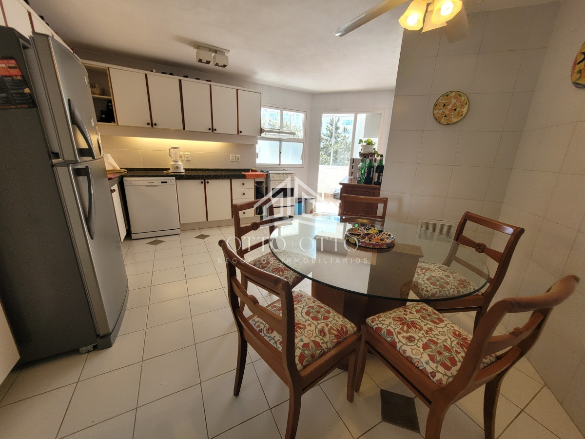 Apartamento ID.25823 - Destacado en oportunidad frente al mar! Playa Brava