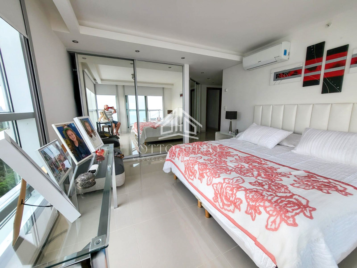 Apartamento ID.26588 - Apartamento en venta, 4 dormitorios en playa brava punta del este