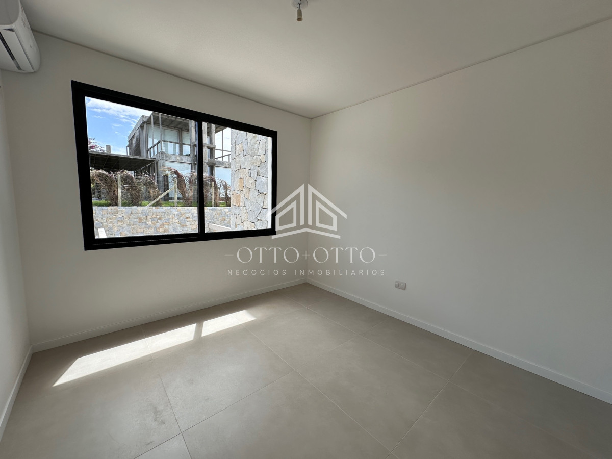 Apartamento ID.25959 - Apartamento de 2 dormitorios en venta en Playa Brava, Punta del Este