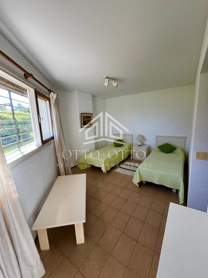 Apartamento ID.28073 - Apartamento en venta primera linea playa brava de 4 dormitorios