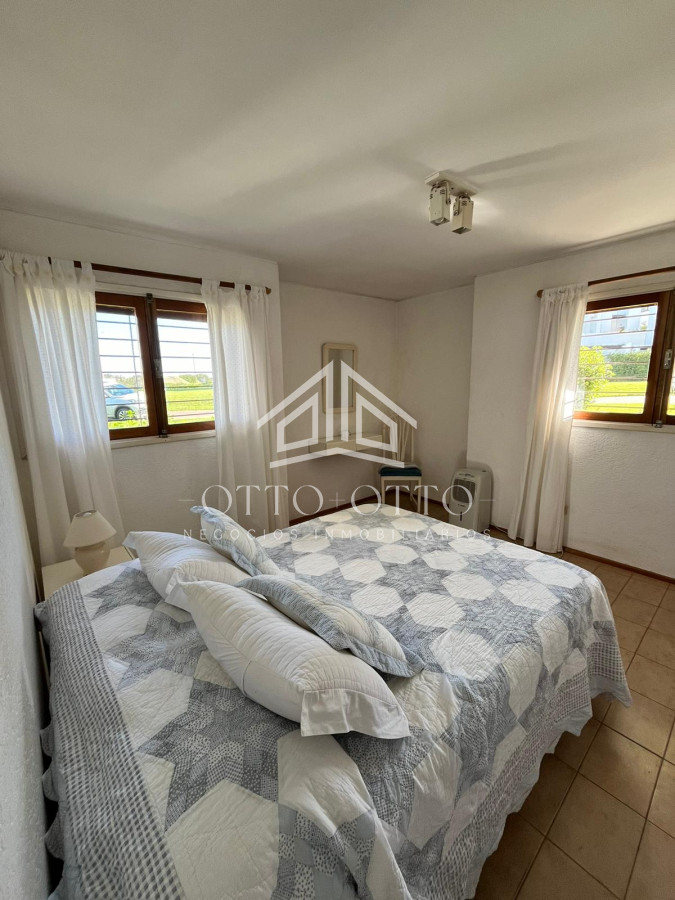 Apartamento ID.28073 - Apartamento en venta primera linea playa brava de 4 dormitorios