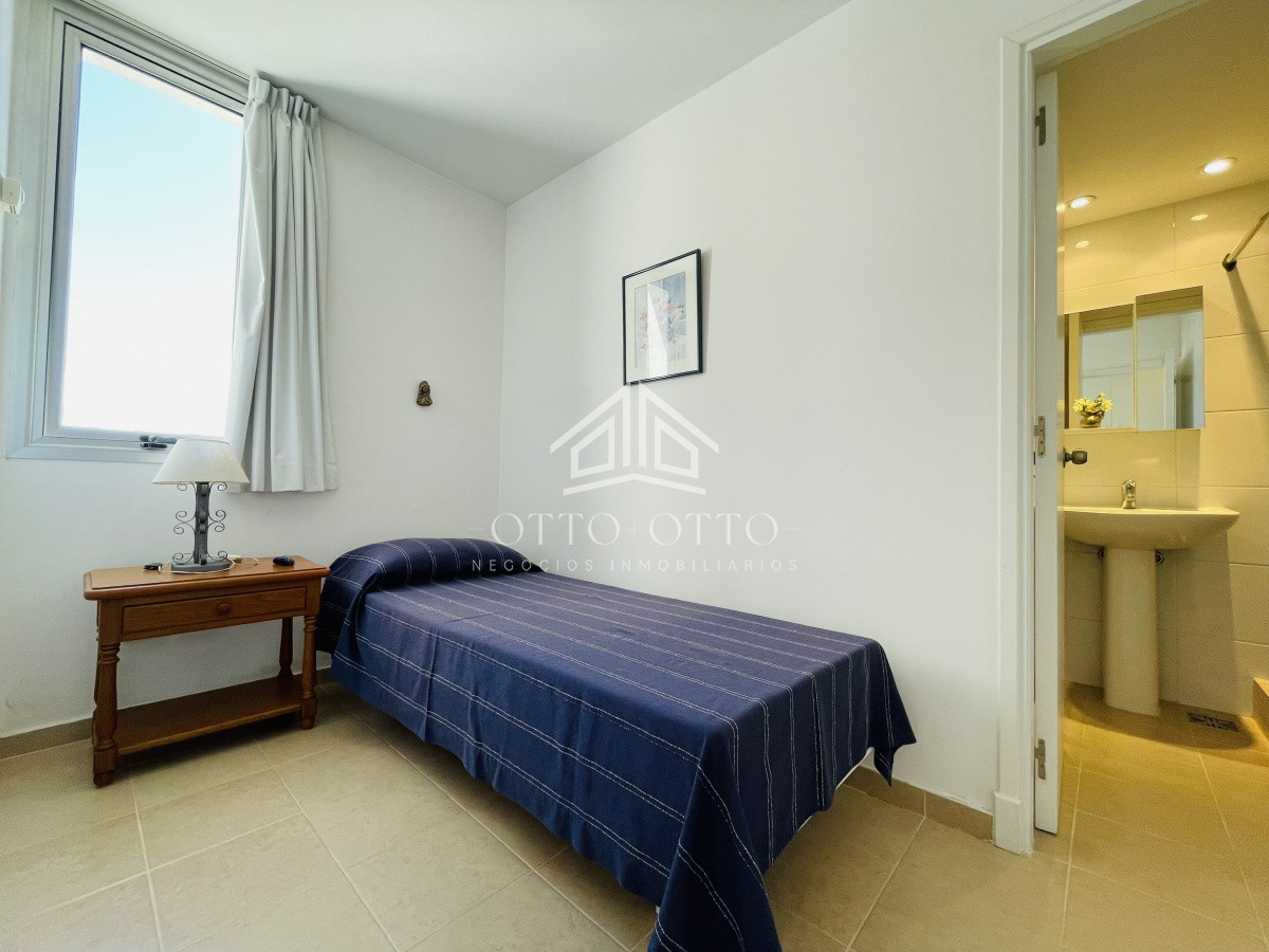 Apartamento ID.25525 - Hermoso apartamento de 3 dormitorios más dependencia de servicio a la venta