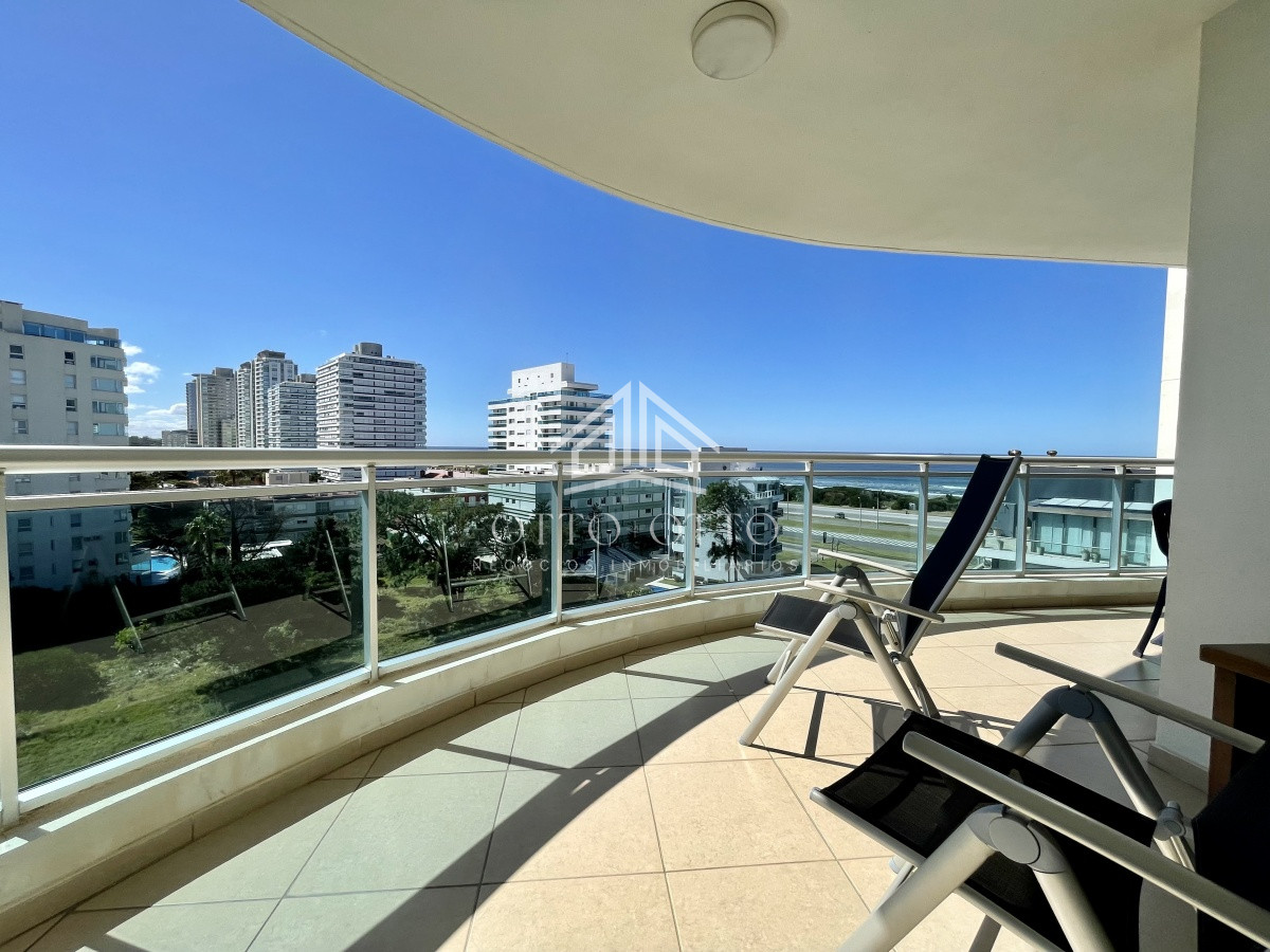 Apartamento ID.25525 - Hermoso apartamento de 3 dormitorios más dependencia de servicio a la venta
