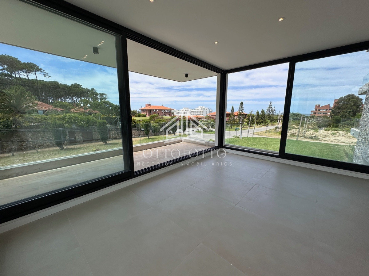 Apartamento ID.25959 - Apartamento de 2 dormitorios en venta en Playa Brava, Punta del Este