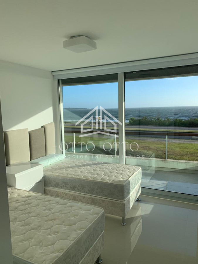 Apartamento ID.1148 - Apartamento en venta Playa Mansa 3 dormitorios