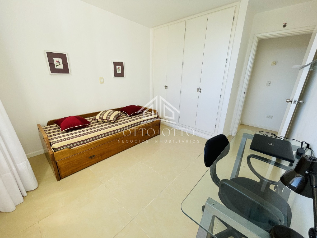 Apartamento ID.25525 - Hermoso apartamento de 3 dormitorios más dependencia de servicio a la venta
