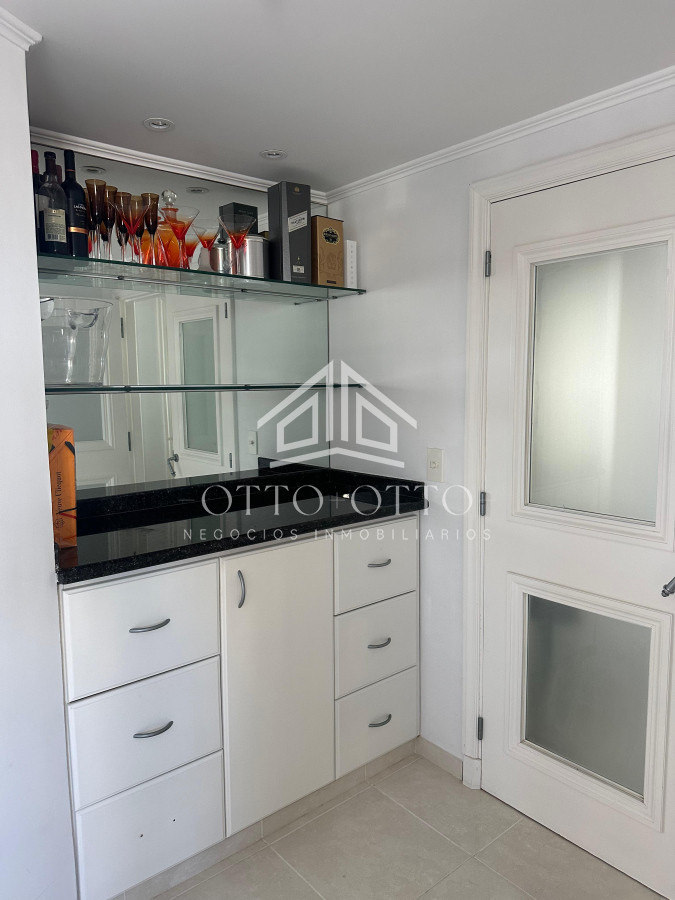 Apartamento ID.28459 - Lujoso apartamento en venta en Millenium Tower de Punta del Este frente al mar.