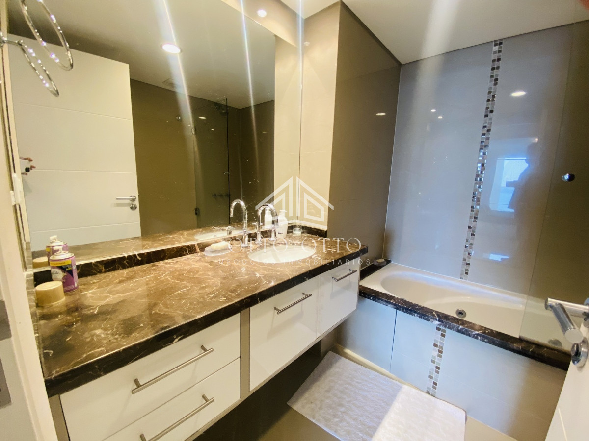 Apartamento ID.19011 - Hermoso apartamento de 3 dormitorios mas dependencia de servicio en venta