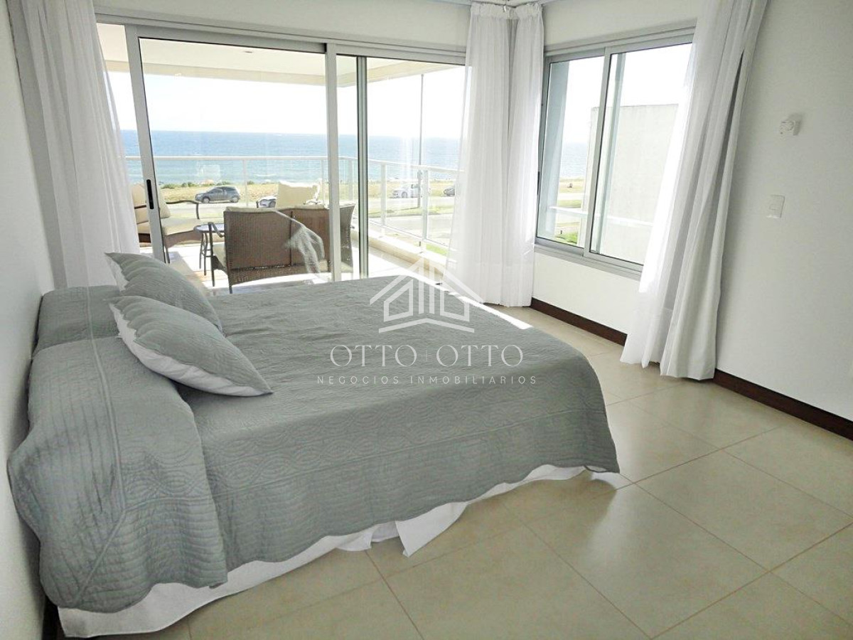 Apartamento ID.16870 - Venta apartamento cuatro dormitorios punta del este edificio Ville de Mar parrillero propio