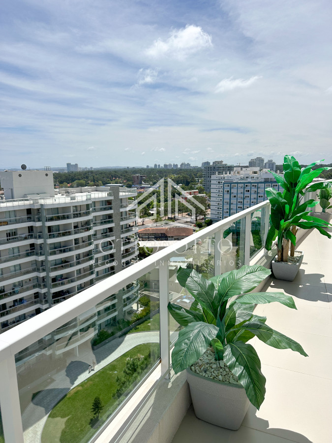 Apartamento ID.28526 - Penthouse en Venta de 3 Dormitorios en Punta del Este