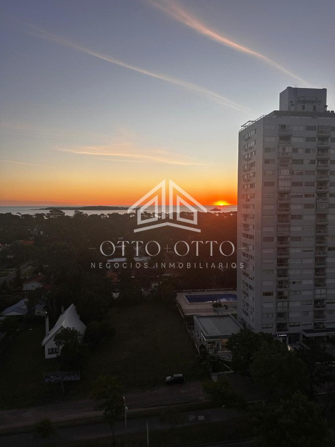 Apartamento ID.28641 - Espectacular apartamento 2 dormitorios en venta con vista a la Isla Gorriti en Punta del Este de 2 dormitorios 2 baños cochera incluida
