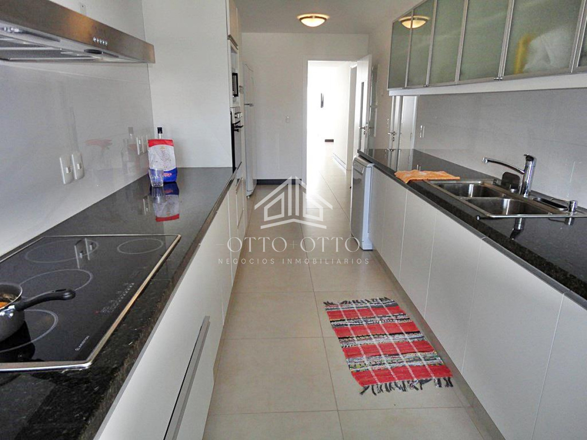 Apartamento ID.16870 - Venta apartamento cuatro dormitorios punta del este edificio Ville de Mar parrillero propio