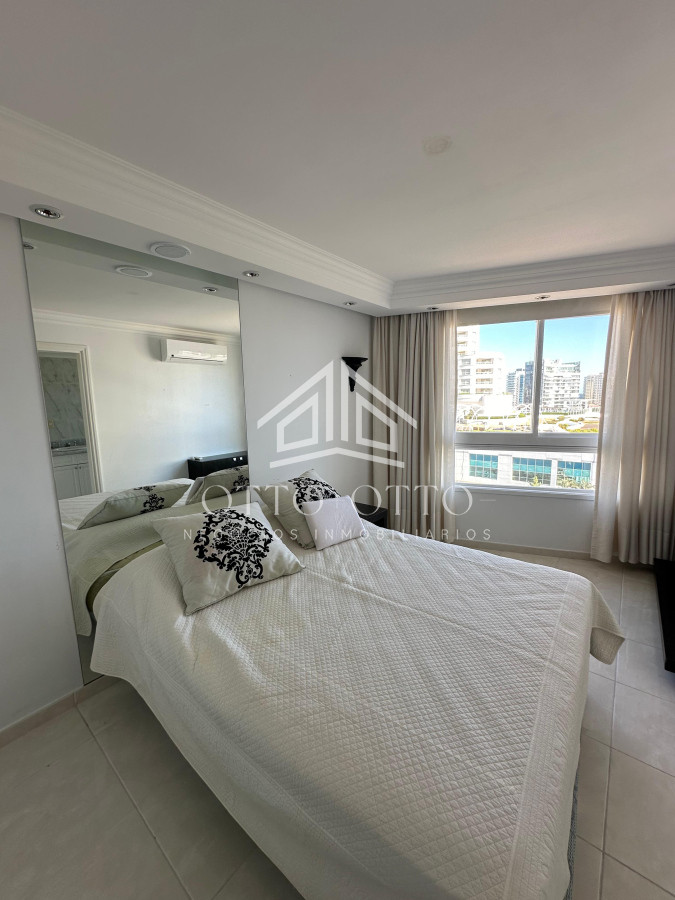Apartamento ID.28459 - Lujoso apartamento en venta en Millenium Tower de Punta del Este frente al mar.