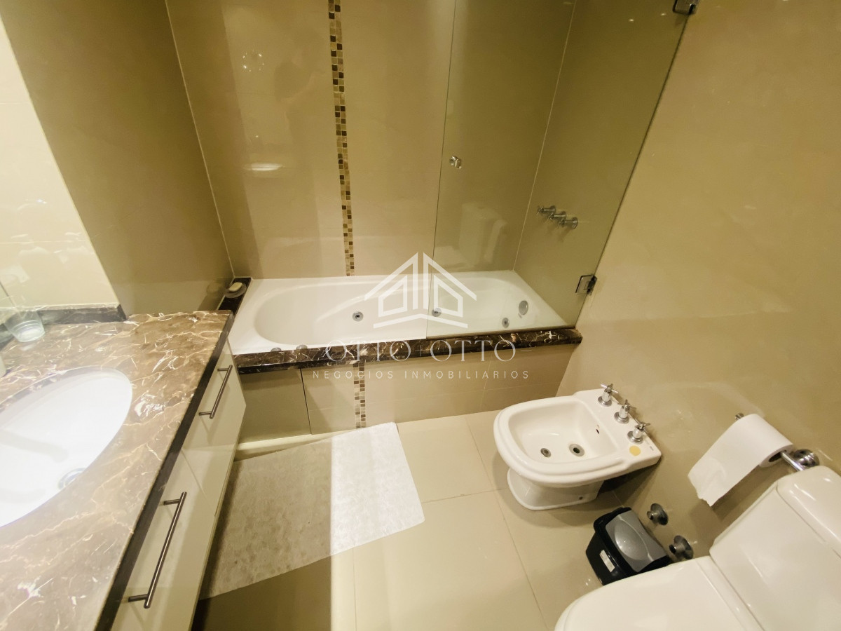 Apartamento ID.19011 - Hermoso apartamento de 3 dormitorios mas dependencia de servicio en venta