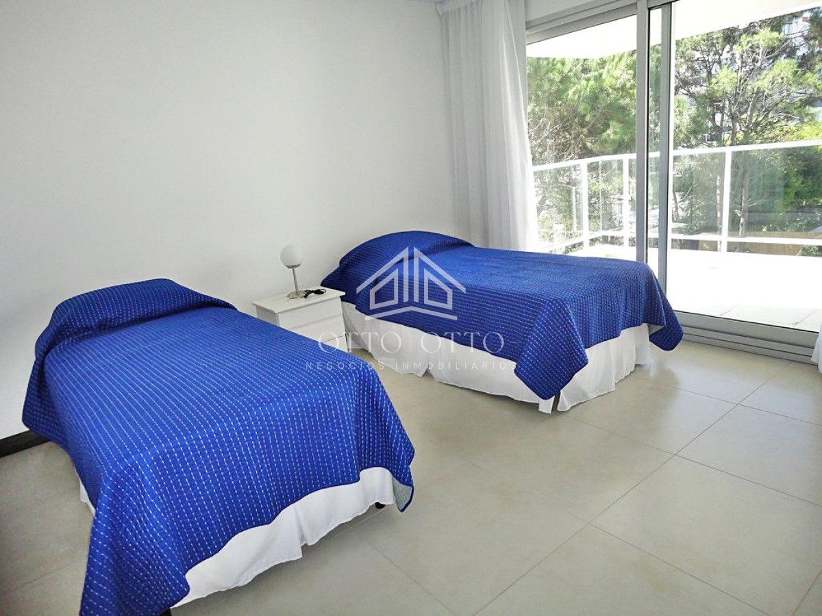 Apartamento ID.16870 - Venta apartamento cuatro dormitorios punta del este edificio Ville de Mar parrillero propio