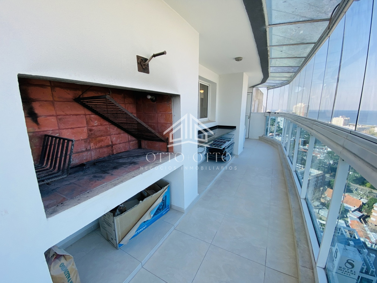 Apartamento ID.19011 - Hermoso apartamento de 3 dormitorios mas dependencia de servicio en venta