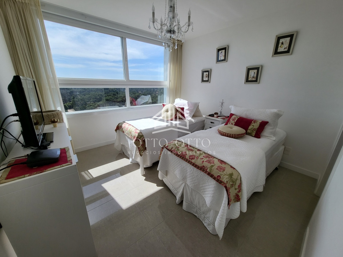 Apartamento ID.27079 - Torre de Categoría  en playa Brava 