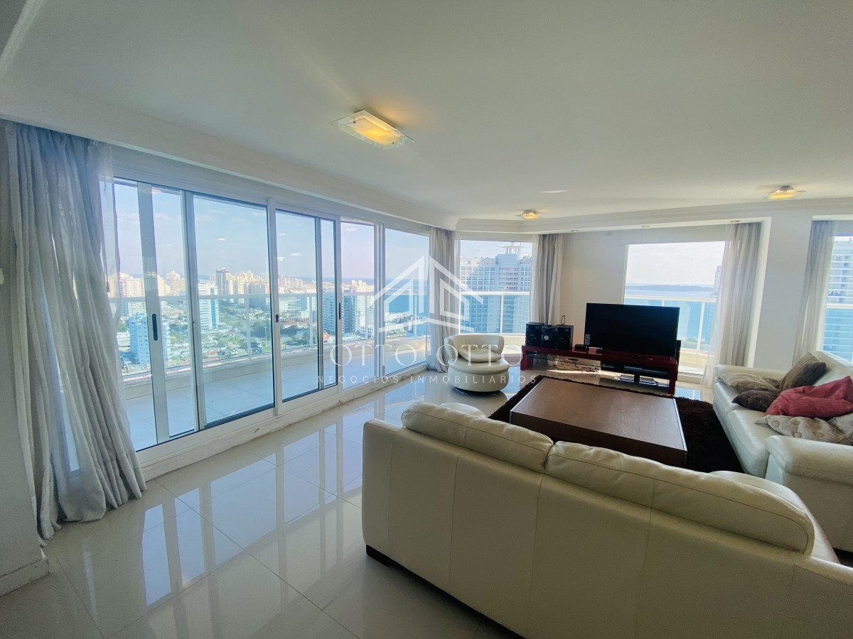 Apartamento ID.19011 - Hermoso apartamento de 3 dormitorios mas dependencia de servicio en venta