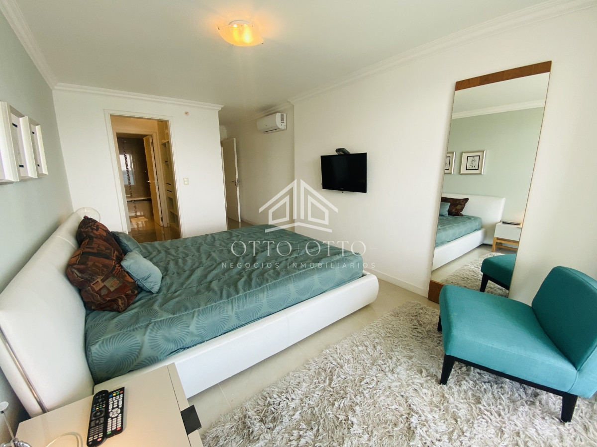 Apartamento ID.19011 - Hermoso apartamento de 3 dormitorios mas dependencia de servicio en venta