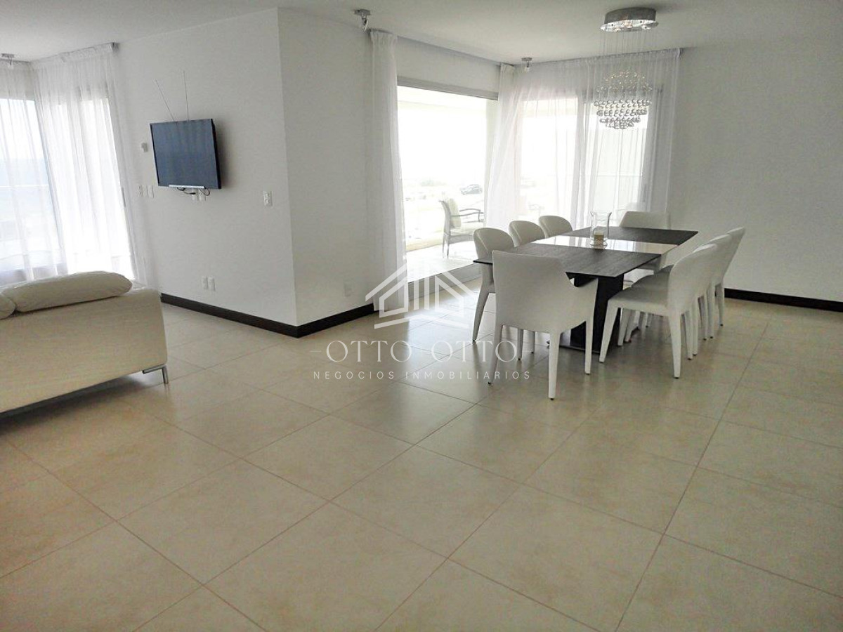 Apartamento ID.16870 - Venta apartamento cuatro dormitorios punta del este edificio Ville de Mar parrillero propio
