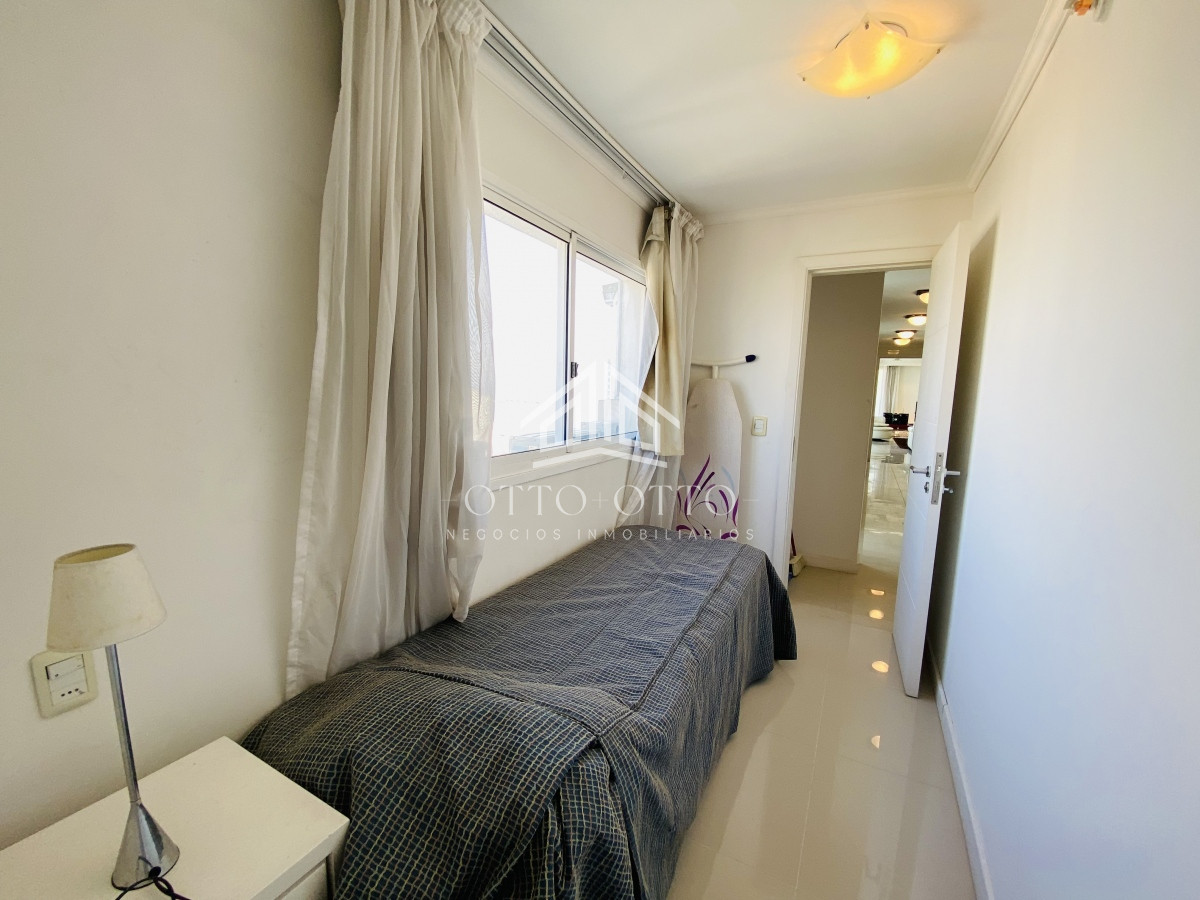 Apartamento ID.19011 - Hermoso apartamento de 3 dormitorios mas dependencia de servicio en venta